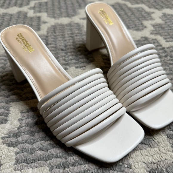 Cushionaire Imrma Strappy Block Heel Sandals - Picture 2 of 10